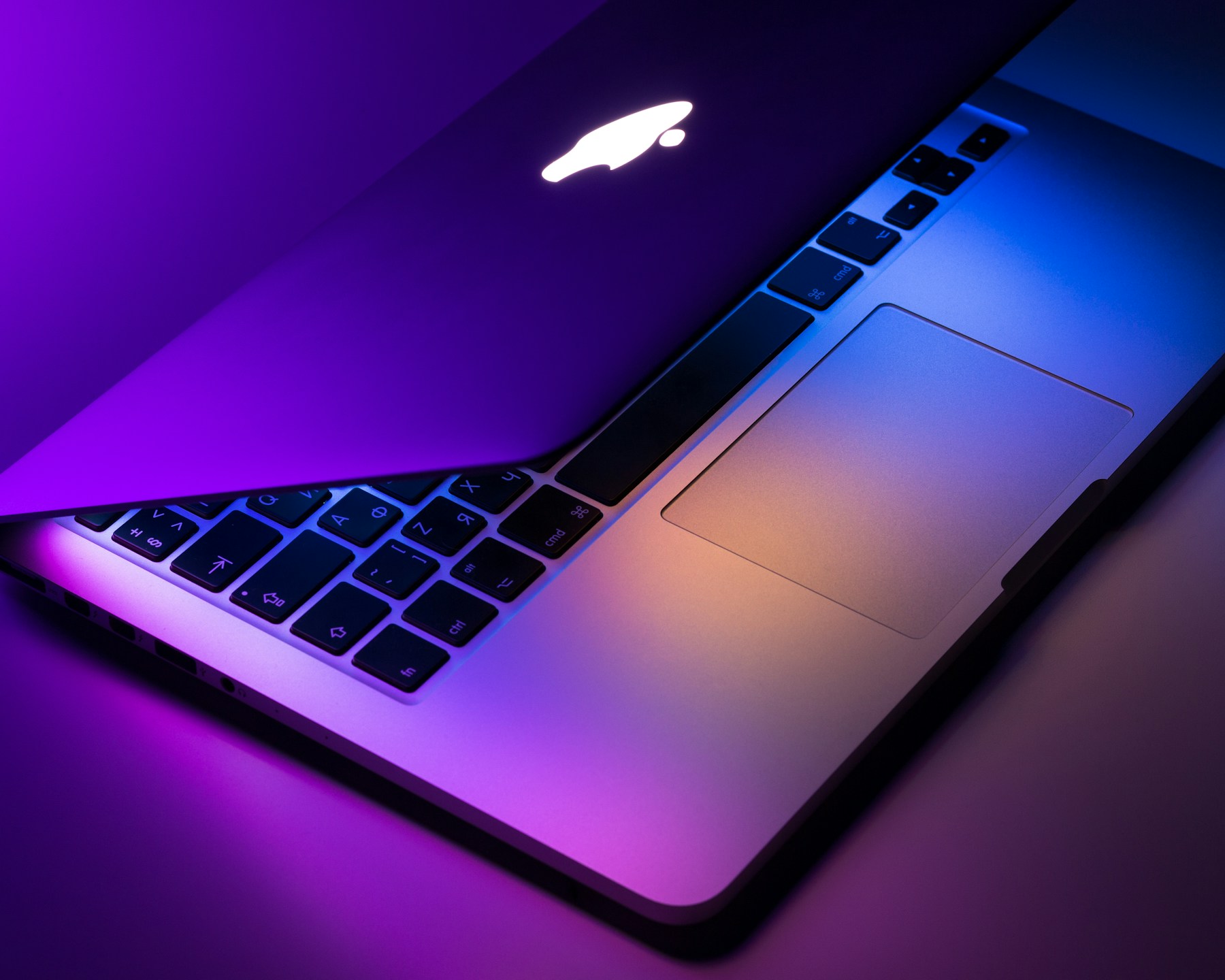 Tecnologia e elegância — do consultório ao escritório